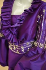 Two-piece set with a jacket and pants made of silk taffeta - Image 4