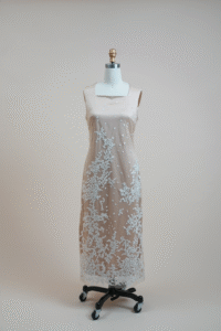 Dress made of contemporary French lace - Image 4
