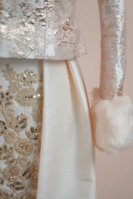 Two-piece set with a jacket made of Italian jacquard fabric and fur - Image 3