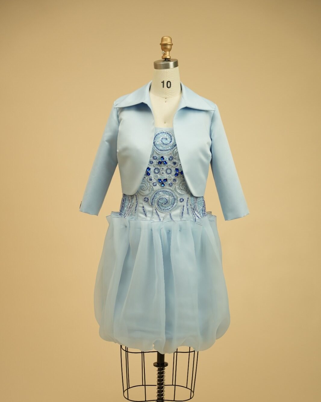 8f139fe0-accb-4d19-bf65-bb29f4a1c424 Two-piece set with a satin and organza dress - Image 1